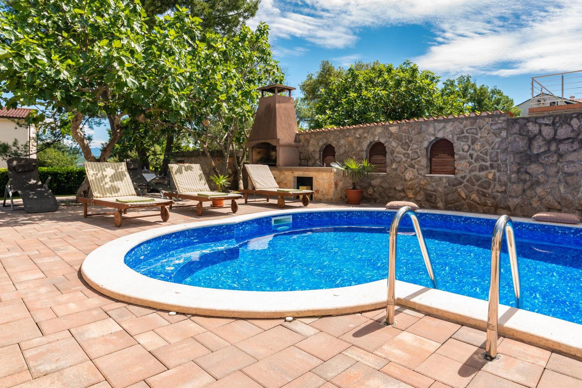 Private Soulset With Swimming Pool Willa Vantacici