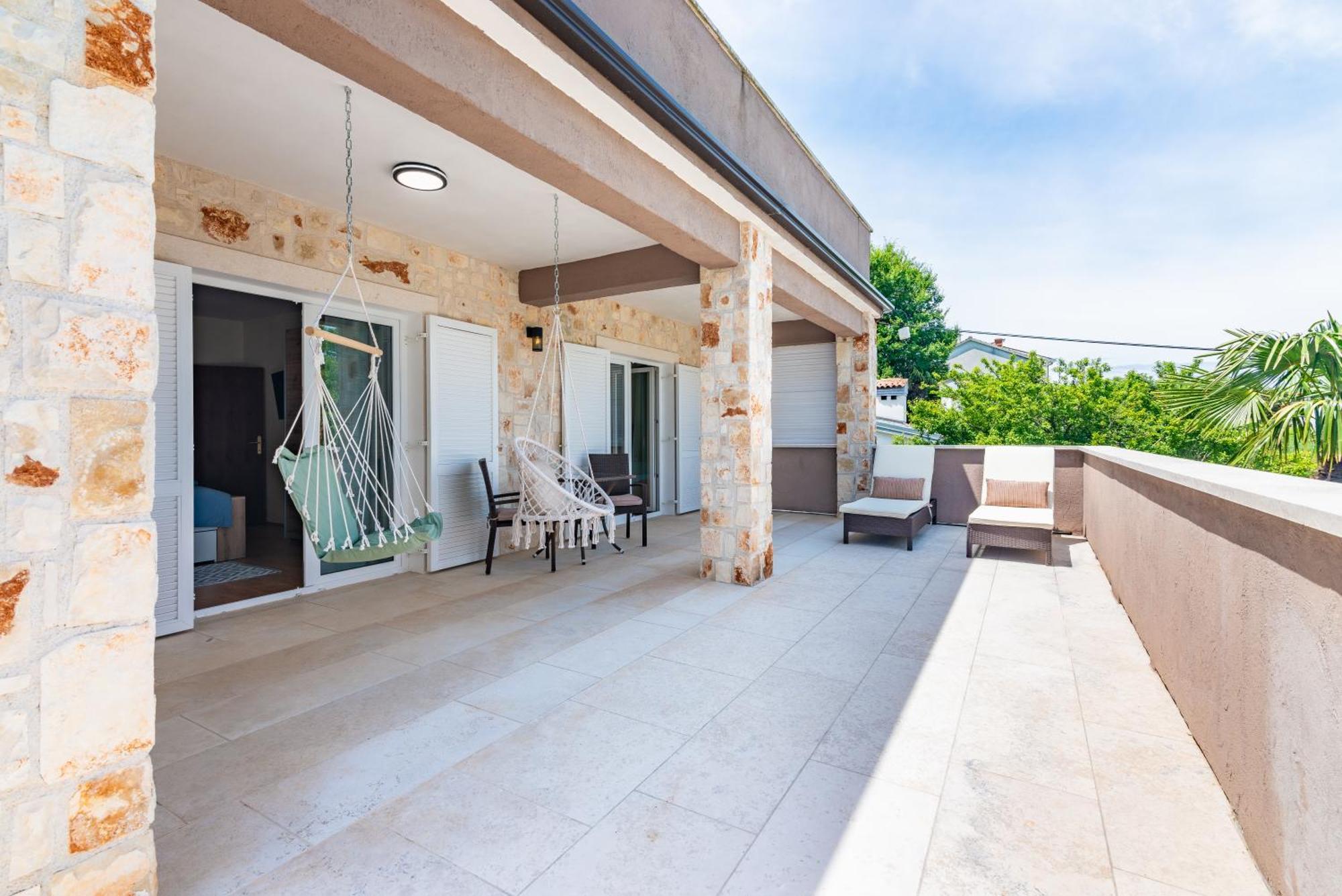 Private Soulset With Swimming Pool *
