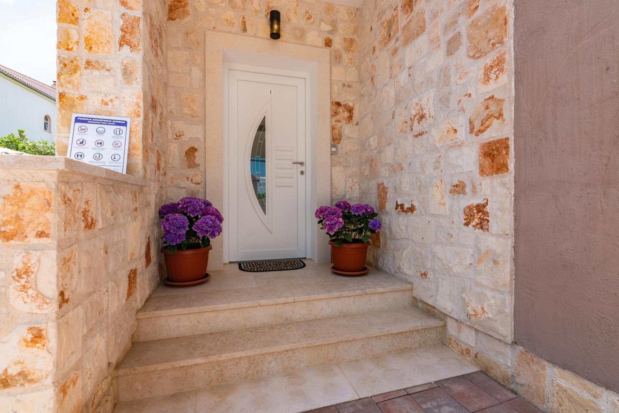 Private Soulset With Swimming Pool Villa Vantacici